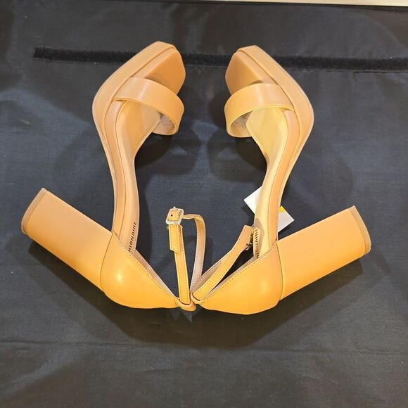 BRAND NEW CUSHIONAIRE GRAMMY PLATFORM SQUARE OPEN-TOE SANDAL - Picture 11 of 16